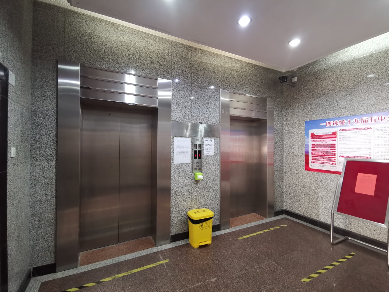 化信大厦电梯